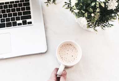 非常不满！英格兰U21更衣室遭到偷拍，恩瓦内里用毛巾怒砸玻璃